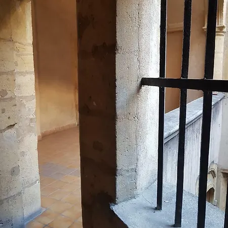 La Fenetre Saint Jean Apartment *
